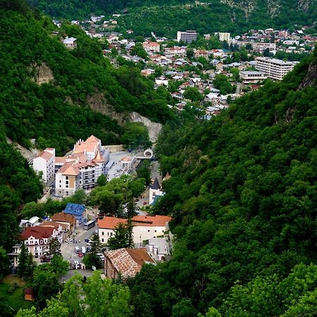 Borjomi Classic Hotel Ngoại thất bức ảnh