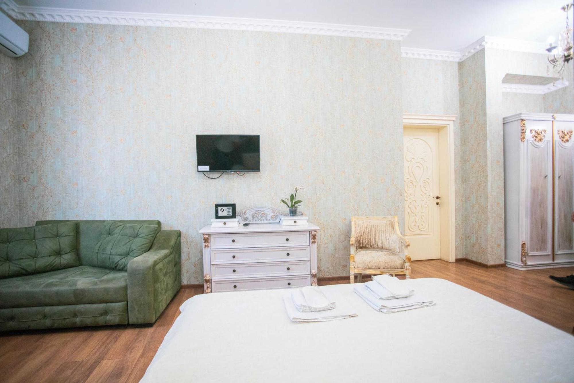 Borjomi Classic Hotel Ngoại thất bức ảnh