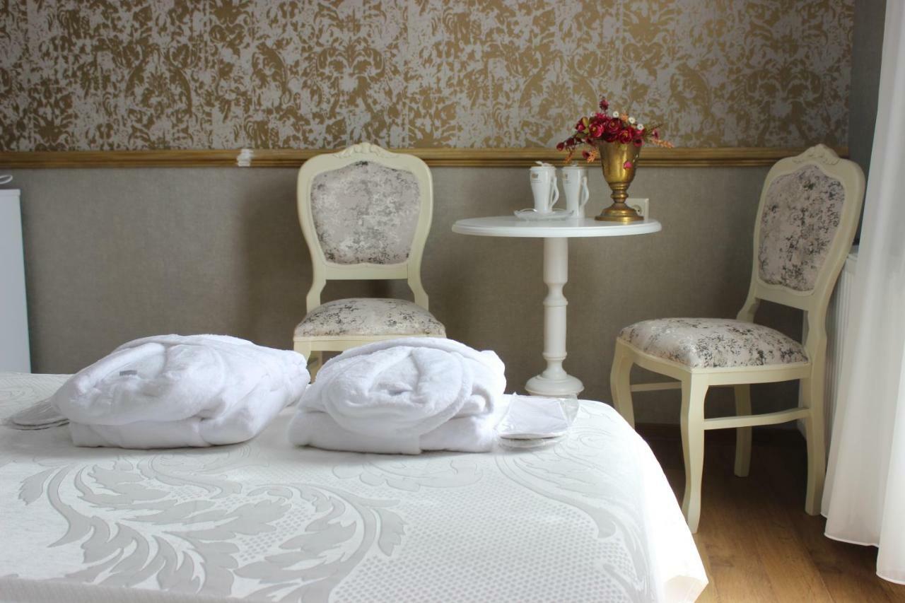Borjomi Classic Hotel Ngoại thất bức ảnh