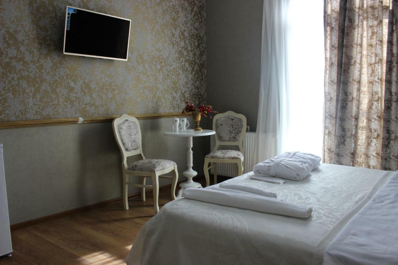 Borjomi Classic Hotel Ngoại thất bức ảnh