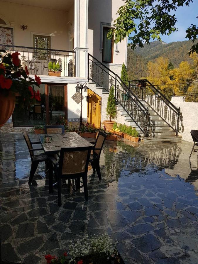 Borjomi Classic Hotel Ngoại thất bức ảnh